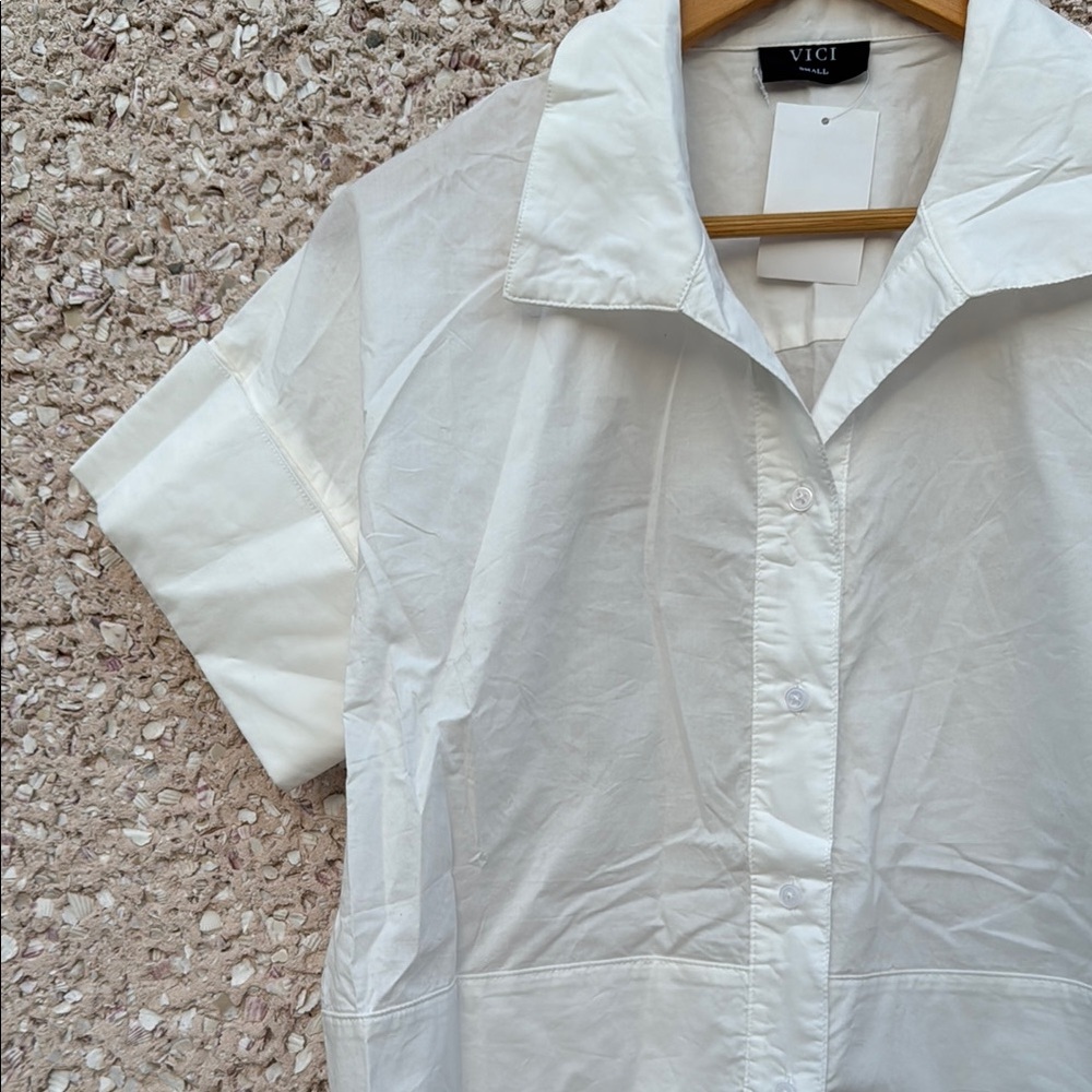 Vici White Cropped Short Sleeve Blouse NWT